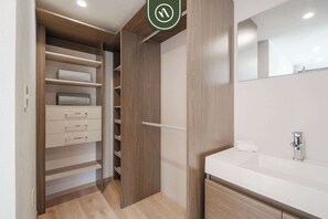 Shower, hair dryer, towels