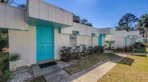 Exterior - Island Villa Waterway District 2 miles from beach (Gulf Shores)