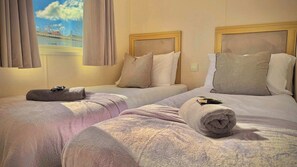 3 chambres, fer et planche à repasser, Wi-Fi, draps fournis