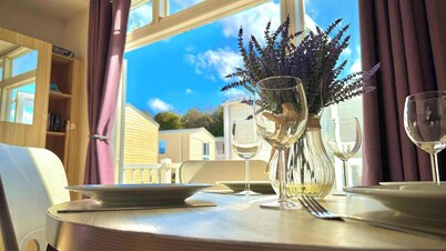 Marton Mere - 3 Bedroom Caravan- by Holiday Homes