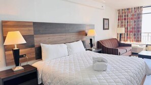 Tabla de planchar con plancha, wifi y ropa de cama 
