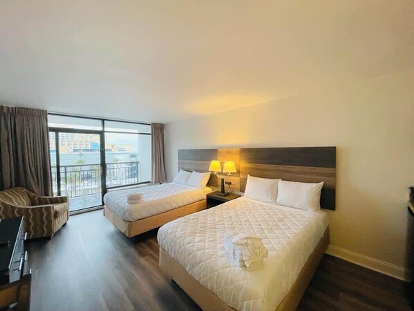 Tabla de planchar con plancha, wifi y ropa de cama 