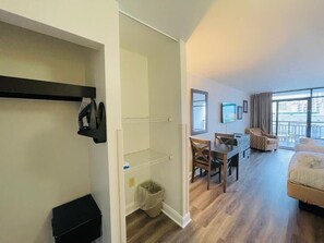 Interior - LA50 Great Ocean View studio on the beach + pool (Myrtle Beach)