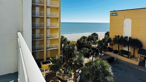 A high-rise building with balconies overlooking a beach. - SM50 Bright Studio walk to the beach (Myrtle Beach)