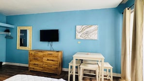 Iron/ironing board, travel cot, WiFi, bed sheets
