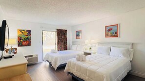 Tabla de planchar con plancha, wifi y ropa de cama 