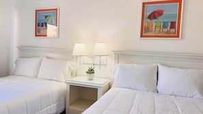 Tabla de planchar con plancha, wifi y ropa de cama 