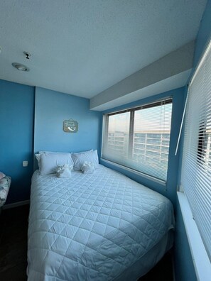 熨斗/熨衫板、Wi-Fi、床單