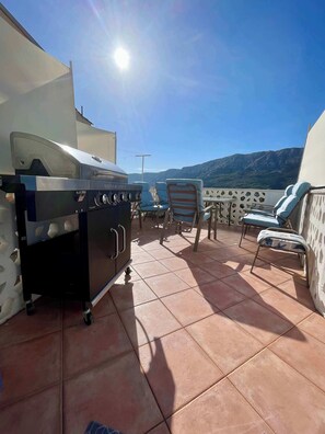 Outdoor dining - Holiday House Baska Hill (Jurandvor)