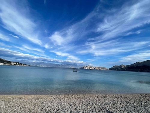 Holiday House Baska Hill