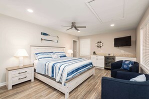 5 bedrooms, iron/ironing board, WiFi, bed sheets