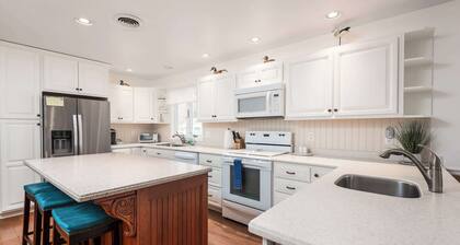 Waterfront! Private Dock, Boat Tie-Up & Near Town