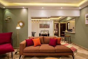 Appartement | Coin séjour | TV connectée de 55 pouces avec chaînes par satellite