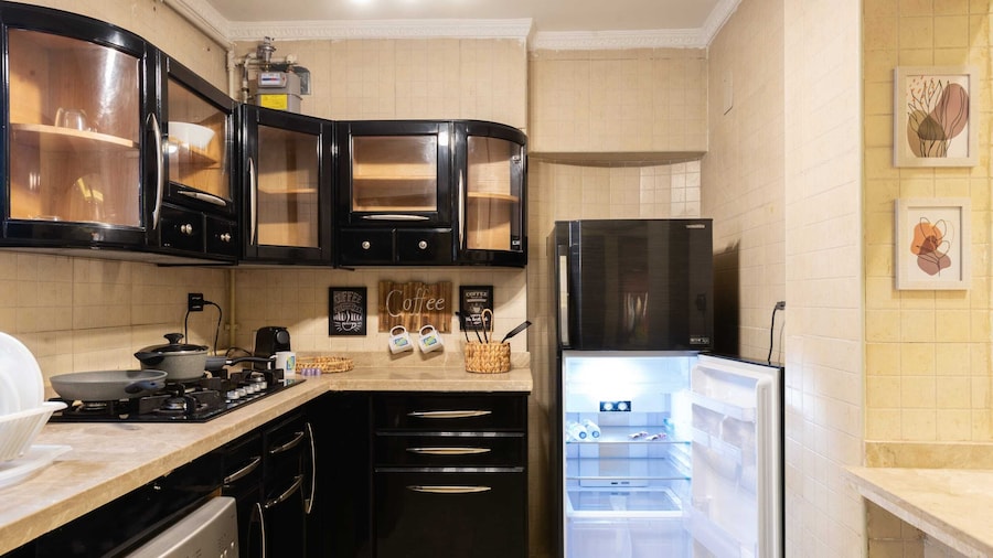 Xuru Stays I Play Foosball & Do Yoga - 1 BR Apt. 5 Min To Airport