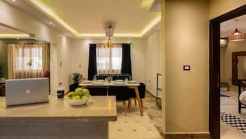 Basic Apartment | Dining