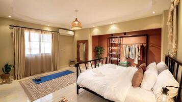 Apartament bàsic | 1 dormitori, escriptori i espai de treball apte per a portàtils