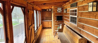 Cozy lake front cabin with WiFi, AC in awesome Angola