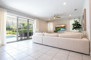 Smart TV - Fantastic 5BR Villa Near Disney - Priv. Pool & SPA (Kissimmee)