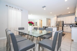 Dining - Fantastic 5BR Villa Near Disney - Priv. Pool & SPA (Kissimmee)
