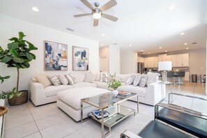 Smart TV - Fantastic 5BR Villa Near Disney - Priv. Pool & SPA (Kissimmee)