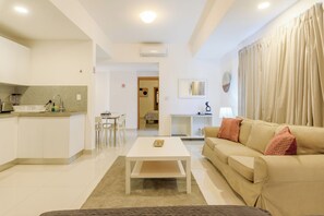 Comfort Apartment, 1 King Bed with Sofa bed, Balcony, City View | Living area | 50-inch Smart TV with cable channels - Apartments in La Julia 1 and 2 Bedrooms (Santo Domingo)
