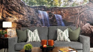 Una televisión, videojuegos, una oficina