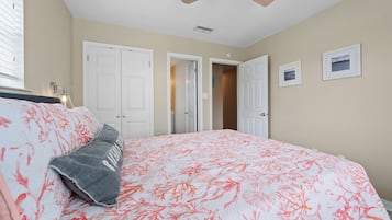Signature House, 3 Bedrooms, Non Smoking, Pets Allowed | 3 bedrooms, individually decorated, individually furnished