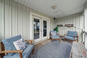 Exterior - Waves and Rays (Gulf Shores)