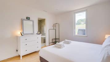 2 quartos, ferros/tábuas de passar roupa, Wi-Fi, roupa de cama