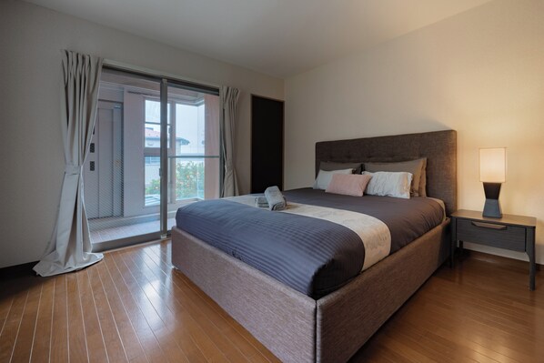 4 bedrooms, iron/ironing board, travel cot, WiFi