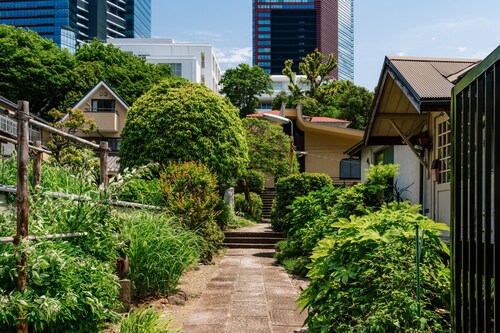 Mita Hillside Villa - 4Br, 3.5Ba - MidCentury Modern Luxe