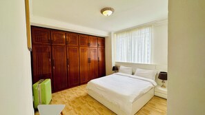 2 bedrooms, iron/ironing board, WiFi