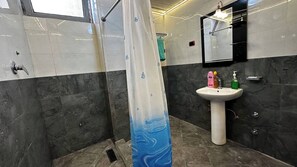 Shower, towels, soap, toilet paper - Sweet Home 3. The home away from home (Addis Ababa)