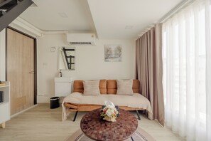 Deluxe Duplex | Desk, laptop workspace, free WiFi - Diff Apartel (Bangkok)