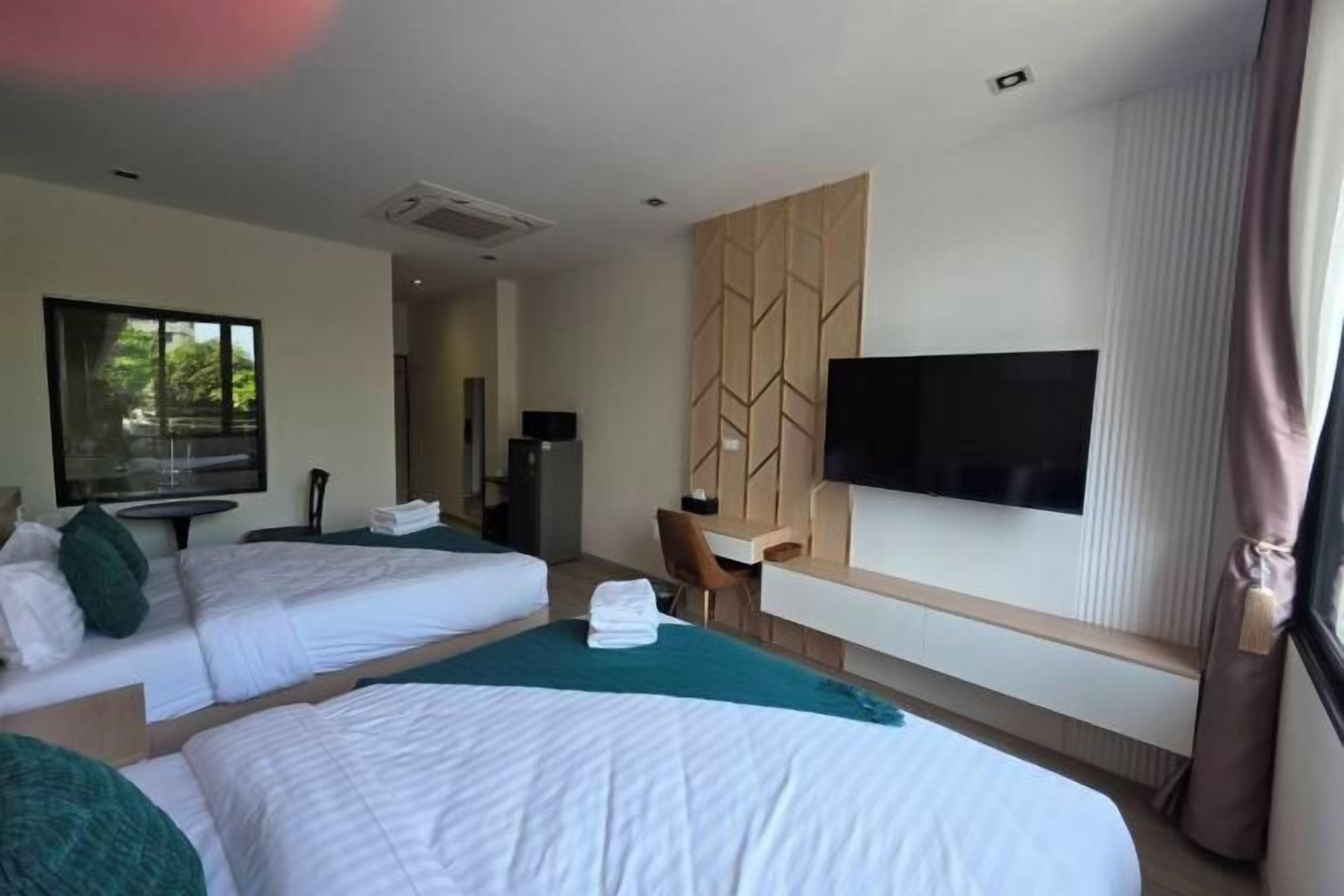 مكتب ومساحة عمل للكمبيوتر المحمول وواي فاي مجانًا