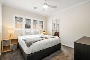 3 bedrooms, iron/ironing board, WiFi, bed sheets