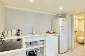 Frigorifero, microonde, lavastoviglie, macchina per tè/caffè