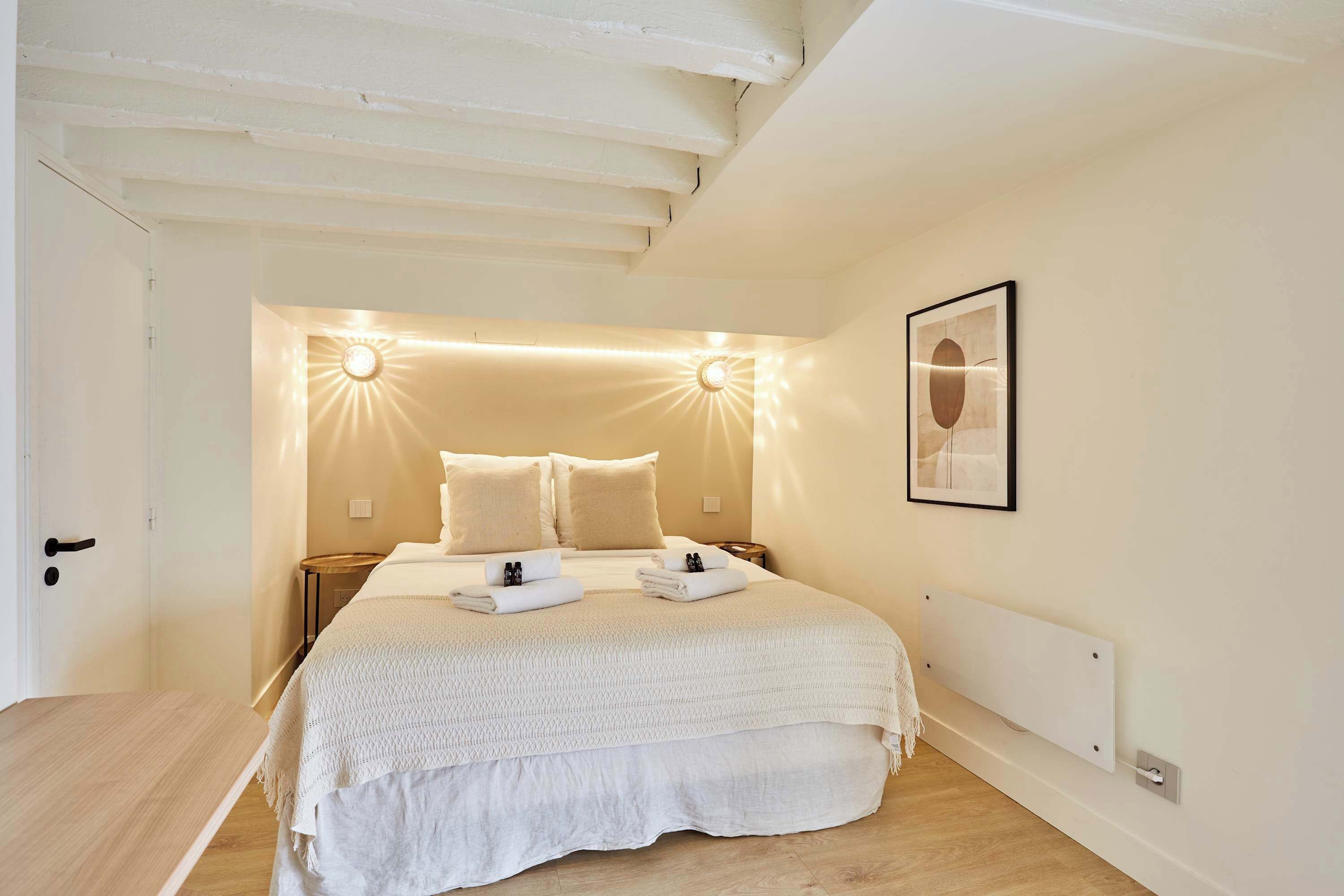 2 bedrooms, iron/ironing board, WiFi, bed sheets