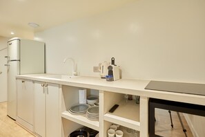 Kühlschrank, Mikrowelle, Geschirrspüler