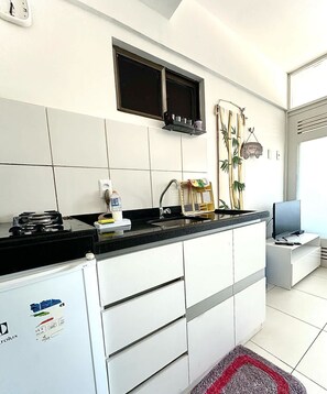 Microwave, oven, stovetop, coffee/tea maker
