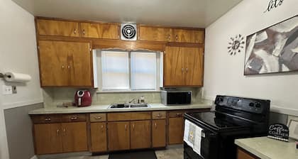 Cozy & Centrally Located - Your Glass City Retreat!