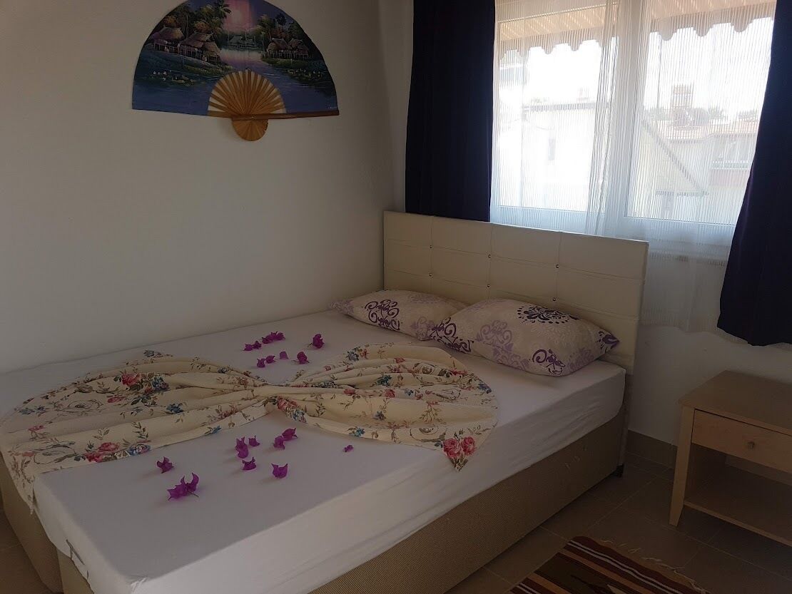 3 bedrooms, in-room safe, desk, travel cot
