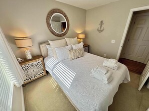 2 chambres, bureau, fer et planche à repasser, lit parapluie