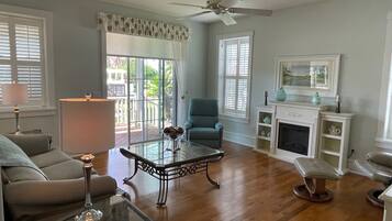 Télévision, cheminée