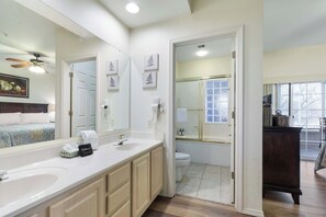 Douche, séchoir à cheveux, serviettes fournies, shampooing