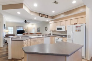 Coffee/tea maker, fridge, microwave, oven