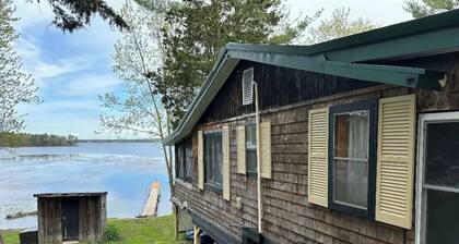 Small Lakefront Cabin on Black Lake with Dock -can sleep 13