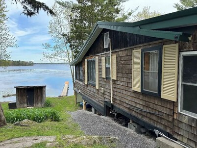 Small Lakefront Cabin on Black Lake with Dock -can sleep 13