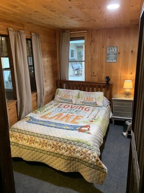 3 bedrooms, iron/ironing board, travel crib, bed sheets - Small Lakefront Cabin on Black Lake with Dock -can sleep 13 (Hammond)