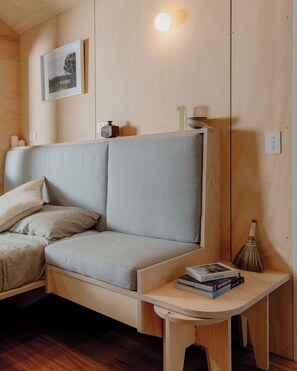 1 bedroom, bed sheets